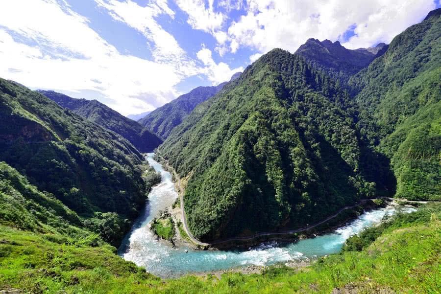 富强市场西门占道经营乱象缘何屡禁不止?